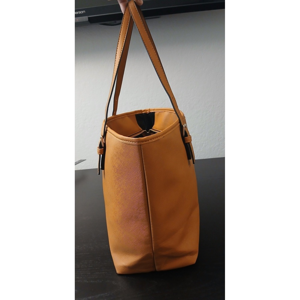 Michael Kors Jet Set Travel Tote Tan Saffiano Leather Gold Hardware - Picture 7 of 16
